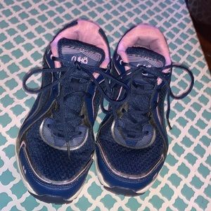 Women size 9M ryka  tennis shoes